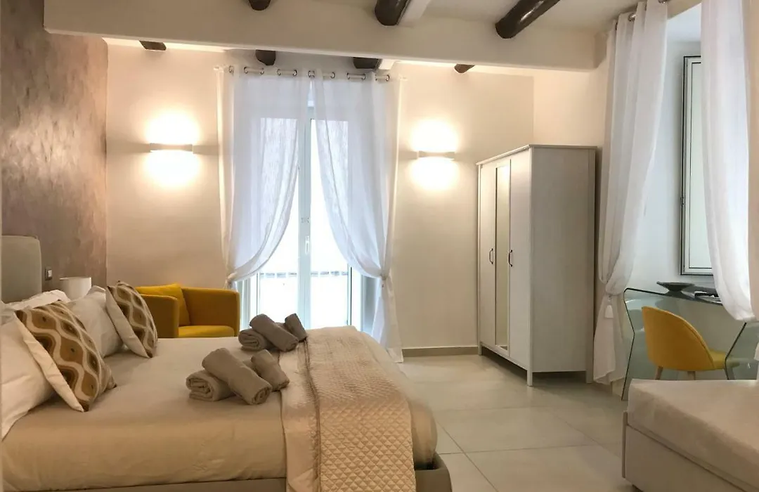 Napoli Plebiscito Apartment-1